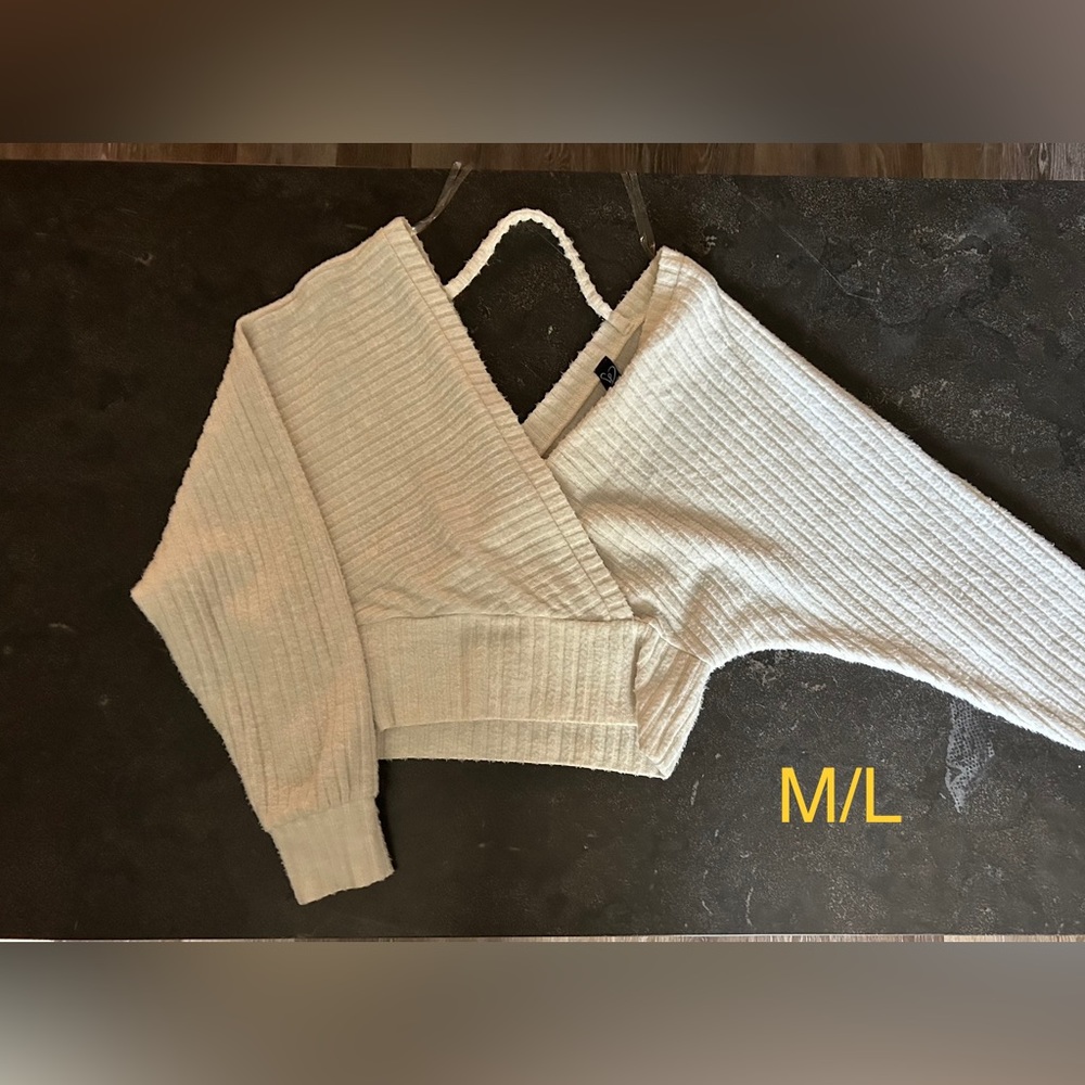 Very cute winter sweater 😊